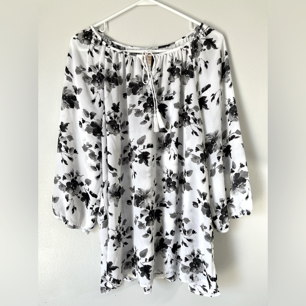 Faded Glory Black White Floral Print Women's Top Size XXL (20) Pullover